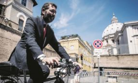 Copertina di Marino: “non mi toccano”. Arriva la sponda  vaticana