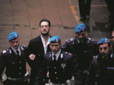 Copertina di Corona esce dopo 30 mesi  in cella Don Mazzi si occuperà di lui