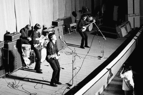 Copertina di Chiedimi chi erano i Beatles. Giugno 1965, la prima  e unica volta dei Fab Four