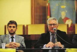 Copertina di De Luca, una poltrona per il figlio a Salerno