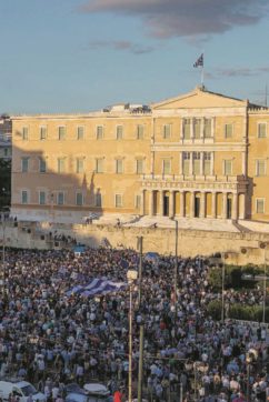 Copertina di L’ala dura di Syriza è pronta a cedere Samaras porta in piazza 20 mila persone