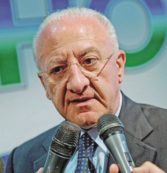 Copertina di Il premier: “Sospenderemo De Luca come previsto dalla legge Severino”