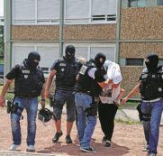 Copertina di Lione, ecatombe fallita e una testa mozzata