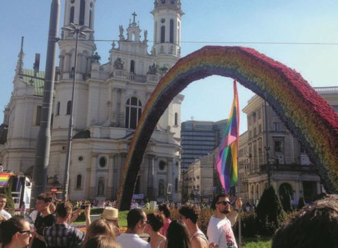 L’arcobaleno sorvegliato Varsavia non lo regge più