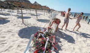 Copertina di Dalle moschee alle spiagge Tunisia chiusa per terrore