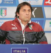 Copertina di Conte, l’uomo sbagliato sulla panchina sbagliata