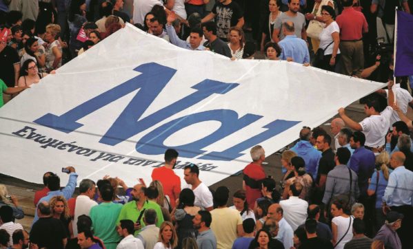 Copertina di Samaras e i Sì-boys: In piazza i gufi pronti a sostituire Tsipras