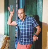 Copertina di Dopo i dinosauri chi salverà  il 2015? Checco Zalone, ovvio