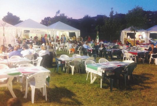 Dove c’era l’erba (birra  e salsicce) ora ci sono stand vuoti e tacchi alti