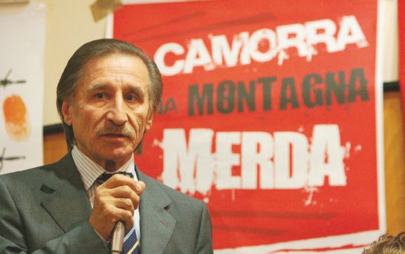 L’icona anticamorra nei guai per gli appalti e gli aiuti per i figli