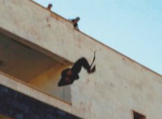 Copertina di Vivere e morire  a Raqqa sotto le false promesse del Califfo