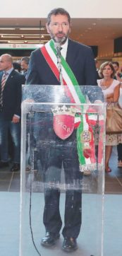 Roma, la mafia è balneare “Renzi sciolga solo Ostia”