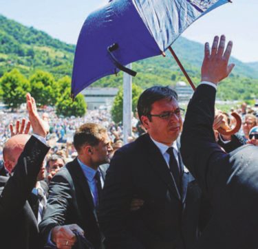 Se sei serbo ti tirano le pietre: Vucic cacciato dai musulmani di Srebrenica