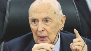 Copertina di Povera Patria:  il nostro stratega col cono in mano