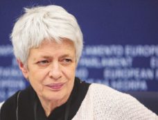 Copertina di “Non è un’intesa: è crudeltà. Atene punita come un bimbo”