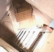 Copertina di Il mistero del covo del padrino Zagaria: sparita la penna Usb con i segreti del boss