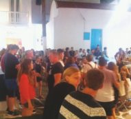 Copertina di Qui Mykonos: dove  Atene non interessa a nessuno