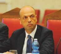 Copertina di Alfano: “Chi ha quel nastro lo tiri fuori”