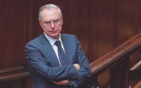 Copertina di Commissioni, una poltrona per chi fa il buono