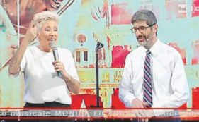 Copertina di Nuovo flop del programma di Riotta, polemiche con De Magistris sugli scontri nella piazza del talk