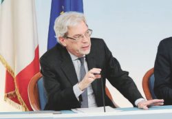 Copertina di Le riunioni di De Vincenti per frenare i magistrati