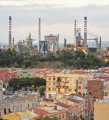 Copertina di Toghe che sfidano il potere. Lo slalom tra gli 8 Salva-Ilva