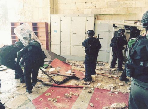 Israele “viola” la moschea di Gerusalemme