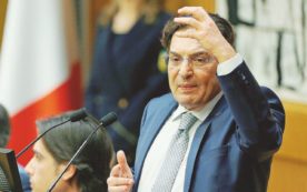 Copertina di Da bufala a spy story. Per Crocetta ritorna la stagione dei veleni