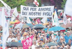 Copertina di In fuga dalle parrocchie,  sedotti da santoni e  sette: cosa resta dei cattolici