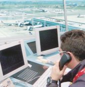 Copertina di Il trucco per giustificare l’ampliamento:  51 milioni di  passeggeri. E la qualità crolla