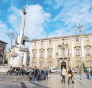 Copertina di La Sicilia,  più che la Grecia d’Italia,  è la Siria. E trionfa  la sopravvivenza