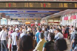Copertina di Treni, odissea  nelle campagne