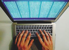 Copertina di Hacking, gli stati canaglia e l’ok di Palazzo Chigi