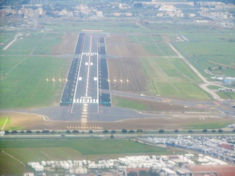 “Aeroporto rischioso per l’università e per la caserma”