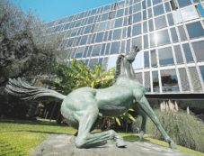 Copertina di Rai, Renzi & Berlusconi trattano sul presidente