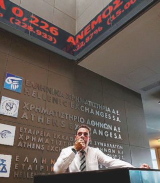 Grecia, la Borsa riapre. E precipita (-16%)