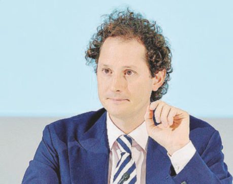 Copertina di John Elkann diventa un assicuratore