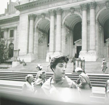 Copertina di Lo sguardo segreto di Vivian Maier sulle strade degli Usa