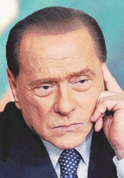 Renzi ancora a Roma Berlusconi si ferisce  in barca a Saint Tropez