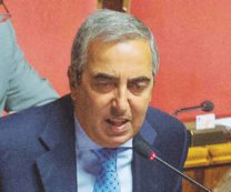 Copertina di Inquisiti centrodestri In 53 sulle orme di B.