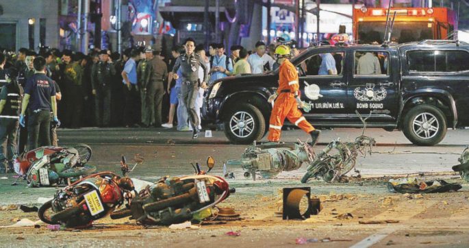 Copertina di Da Bangkok con furore: bomba fra i turisti
