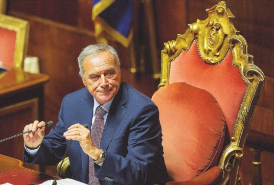 L’ultima partita del Senato: Grasso, l’arbitro fischiato