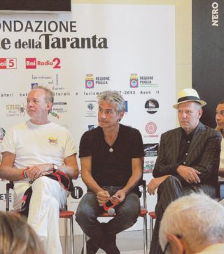 Copertina di Ligabue e Simonon con Manzanera. La Notte della Taranta è molto rock