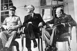 Copertina di Al servizio di Sua Maestà. E del Cremlino