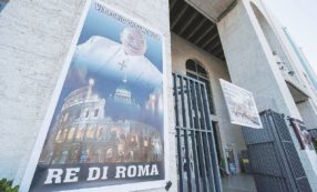 Copertina di Il Vaticano: “Scandalo”  Il funerale svela il buco nel controllo sui cieli