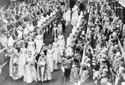 Copertina di Dio ha salvato la regina La Vittoria di Elisabetta