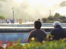 Copertina di La Cina a passo di anziano  Storia di un Paese in una famiglia