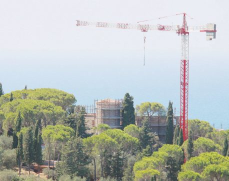 Villa Feltrinelli smontata dall’oligarca amico di Putin