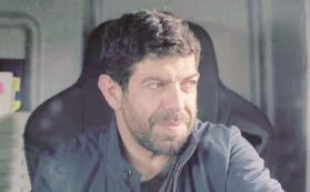 Copertina di Pierfrancesco Favino contro Ferrari: “Perché lo interpreta un attore straniero?”. Il produttore del film: “Il cinema italiano non ha uno star system riconoscibile nel mondo”