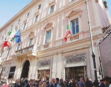 Copertina di B. e il buco di Forza Italia: ci rimetterà 118 milioni